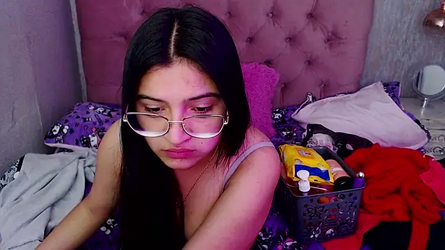 Snapshot of laurenelove chatting on September 2025 02:11:02 AM laurenelove online show from September 2025 02:11:02 AM