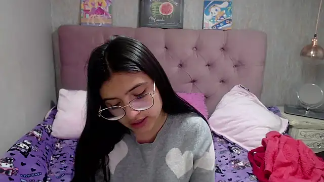 Snapshot of laurenelove chatting on September 2025 02:44:02 AM laurenelove online show from September 2025 02:44:02 AM
