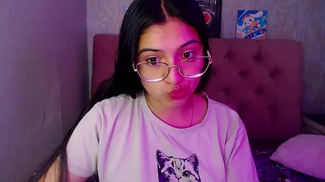 Snapshot of laurenelove chatting on September 2025 12:32:01 AM laurenelove online show from September 2025 12:32:01 AM