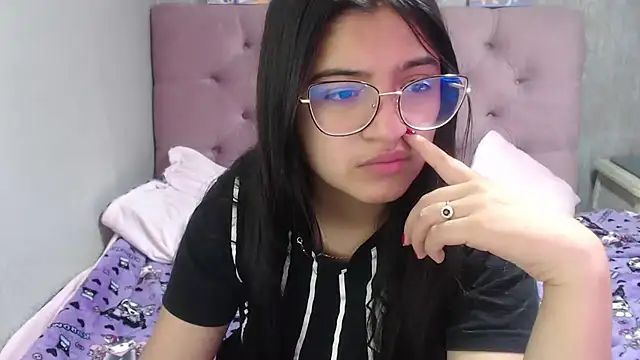 Snapshot of laurenelove chatting on September 2025 02:56:02 AM laurenelove online show from September 2025 02:56:02 AM