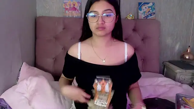 Snapshot of laurenelove chatting on September 2025 04:38:02 AM laurenelove online show from September 2025 04:38:02 AM