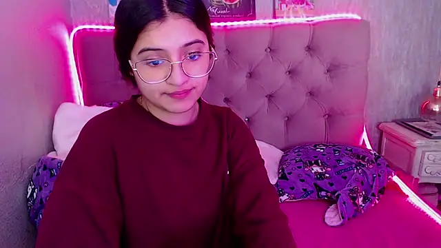 Snapshot of laurenelove chatting on October 2025 11:57:01 PM laurenelove online show from October 2025 11:57:01 PM