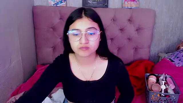 Snapshot of laurenelove chatting on October 2025 02:20:01 AM laurenelove online show from October 2025 02:20:01 AM