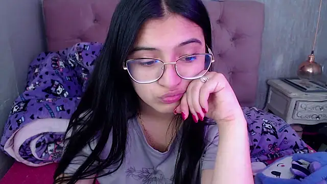 Snapshot of laurenelove chatting on October 2025 02:42:01 AM laurenelove online show from October 2025 02:42:01 AM