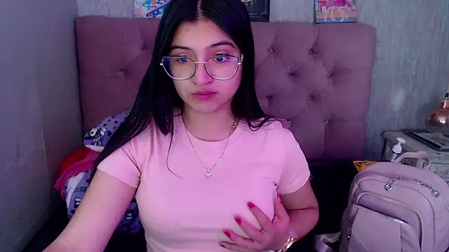 Snapshot of laurenelove chatting on October 2025 02:20:02 AM laurenelove online show from October 2025 02:20:02 AM
