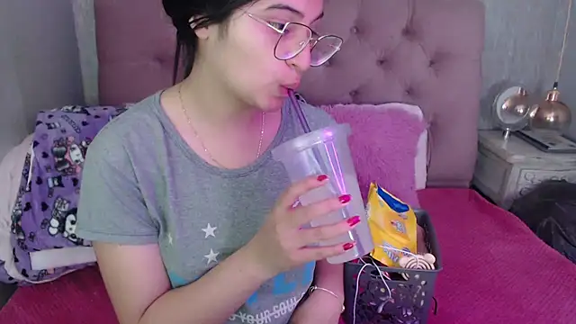 Snapshot of laurenelove chatting on October 2025 12:52:02 AM laurenelove online show from October 2025 12:52:02 AM