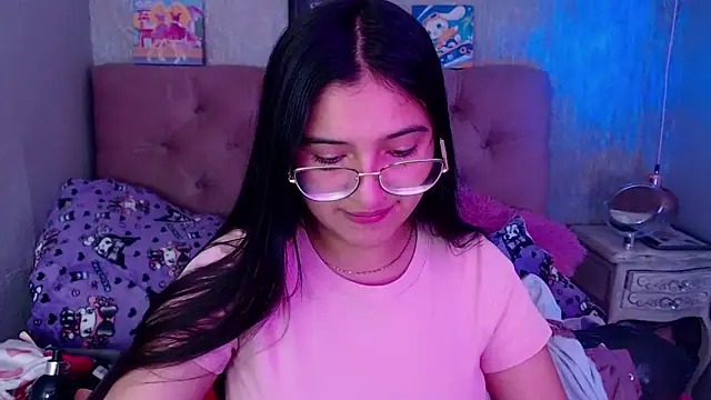 Snapshot of laurenelove chatting on October 2025 02:54:02 AM laurenelove online show from October 2025 02:54:02 AM