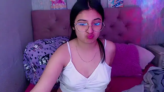 Snapshot of laurenelove chatting on October 2025 03:42:01 AM laurenelove online show from October 2025 03:42:01 AM