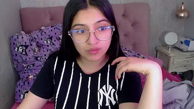 Snapshot of laurenelove chatting on October 2025 03:40:02 AM laurenelove online show from October 2025 03:40:02 AM