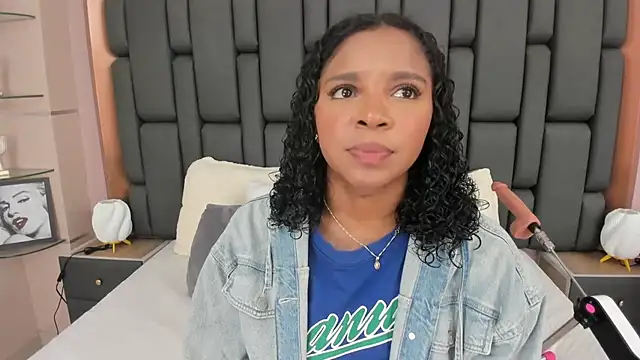 LisaMendez online show from October 2025 03:47:02 AM