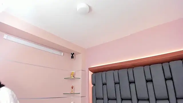 LisaMendez online show from November 2025 04:11:01 AM