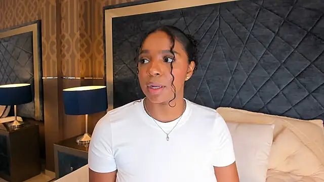 Snapshot of LisaMendez chatting on July 2026 11:31:01 PM LisaMendez online show from July 2026 11:31:01 PM