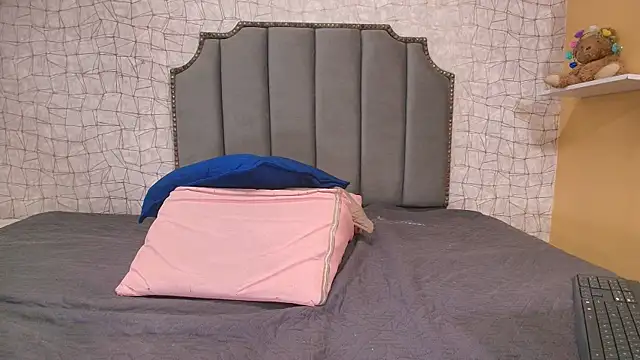 chloe leroy  online show from November 2025 11:53:01 AM