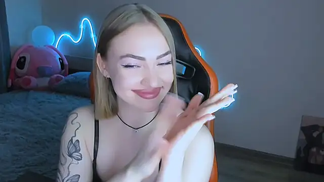 LaraKrein lk online show from February 2026 12:28:01 PM