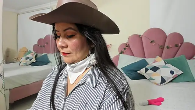 kiraGeiner online show from January 2026 07:17:01 PM