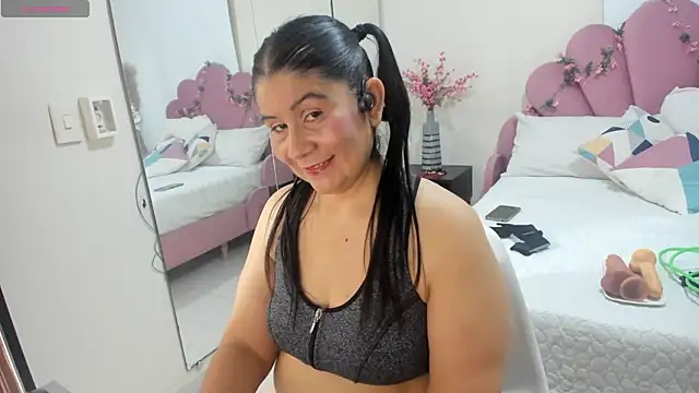 kiraGeiner online show from February 2026 07:58:02 PM