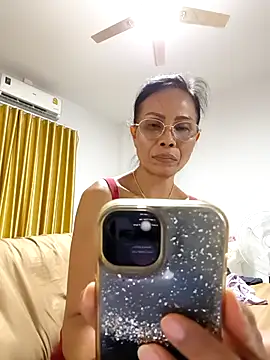 Mama Eva 1 online show from April 2026 08:10:01 PM