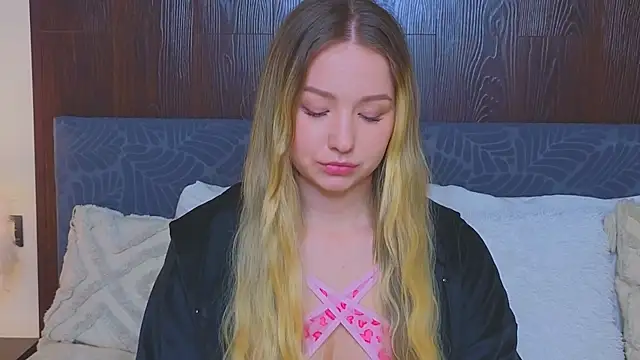 Snapshot of LeeAmy chatting on September 2025 06:52:02 PM LeeAmy online show from September 2025 06:52:02 PM