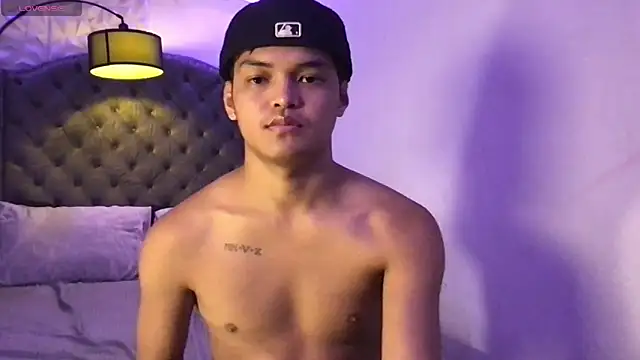 asianhugescott online show from April 2026 03:37:02 PM