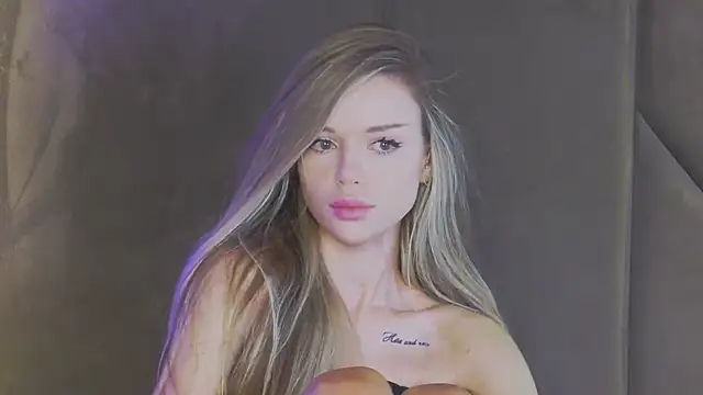 Snapshot of MarilynNova chatting on June 2026 04:41:02 AM MarilynNova online show from June 2026 04:41:02 AM