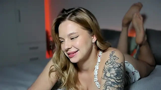 Snapshot of LilyFlamee chatting on February 2026 02:11:02 PM LilyFlamee online show from February 2026 02:11:02 PM