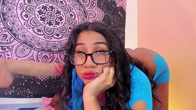 Snapshot of EMILYY_WALKER chatting on June 2026 12:52:02 PM EMILYY WALKER online show from June 2026 12:52:02 PM