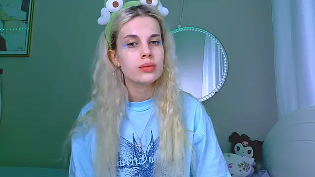 Snapshot of carmen_crybaby chatting on October 2025 10:42:02 PM carmen crybaby online show from October 2025 10:42:02 PM