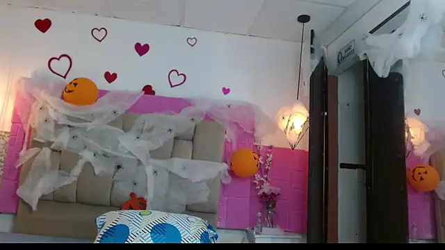 Damary Leon online show from October 2025 06:56:01 PM