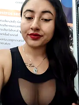 Snapshot of AMATISTA__16 chatting on May 2026 12:43:01 PM AMATISTA 16 online show from May 2026 12:43:01 PM