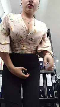 Snapshot of AMATISTA__16 chatting on June 2026 12:32:01 PM AMATISTA 16 online show from June 2026 12:32:01 PM
