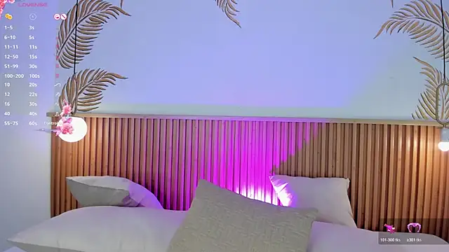 Snapshot of Valleriie_ chatting on November 2025 01:54:02 PM Valleriie online show from November 2025 01:54:02 PM