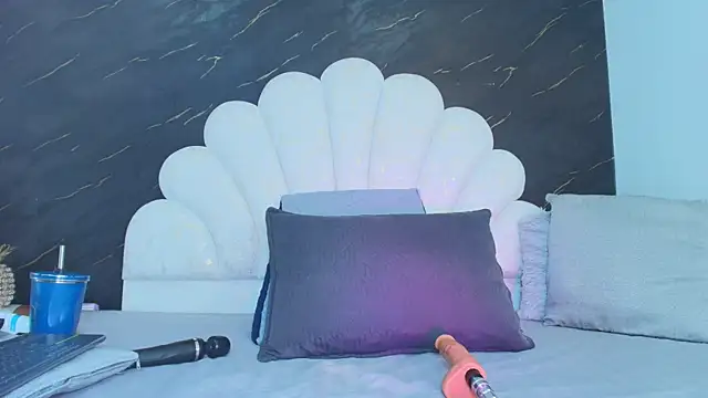 Roxana gomez online show from April 2026 03:45:01 AM