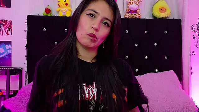 Snapshot of queen_smiley chatting on October 2025 03:51:02 AM queen smiley online show from October 2025 03:51:02 AM