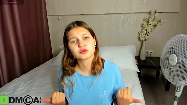 Snapshot of Elle_Ellise chatting on October 2025 01:23:01 AM Elle Ellise online show from October 2025 01:23:01 AM