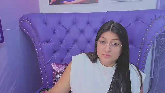 Snapshot of megann__up chatting on May 2026 07:09:01 PM megann up online show from May 2026 07:09:01 PM