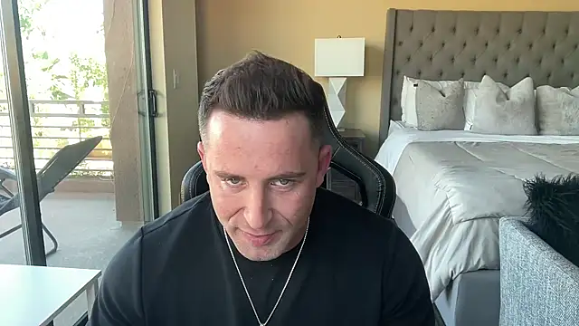 brettmycles28 online show from October 2025 09:54:02 PM