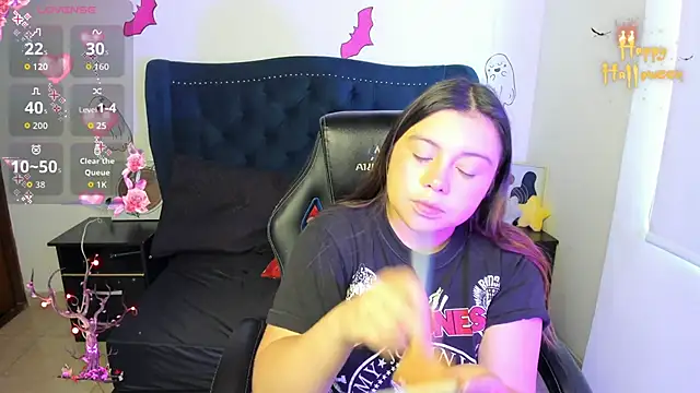 Snapshot of LucyPetit chatting on November 2025 02:18:01 PM LucyPetit online show from November 2025 02:18:01 PM