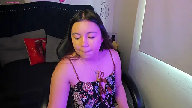 Snapshot of LucyPetit chatting on November 2025 01:00:02 PM LucyPetit online show from November 2025 01:00:02 PM