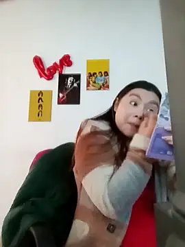 Snapshot of LucyPetit chatting on November 2025 01:13:01 PM LucyPetit online show from November 2025 01:13:01 PM