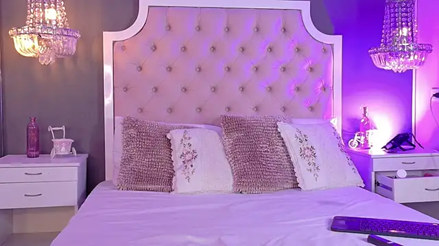 Snapshot of VioletBlaze chatting on October 2025 11:54:02 PM VioletBlaze online show from October 2025 11:54:02 PM