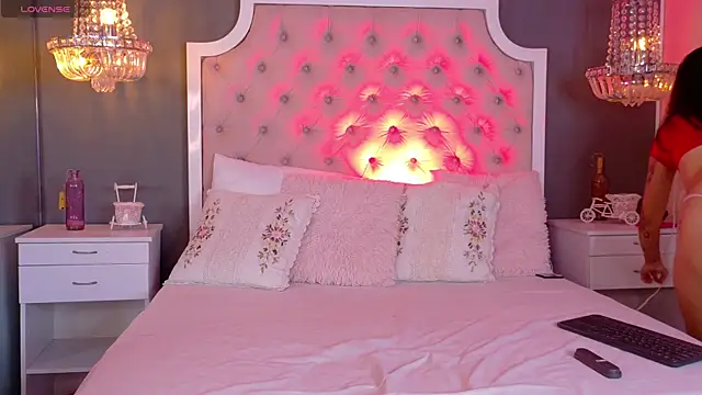 Snapshot of VioletBlaze chatting on November 2025 11:40:01 PM VioletBlaze online show from November 2025 11:40:01 PM