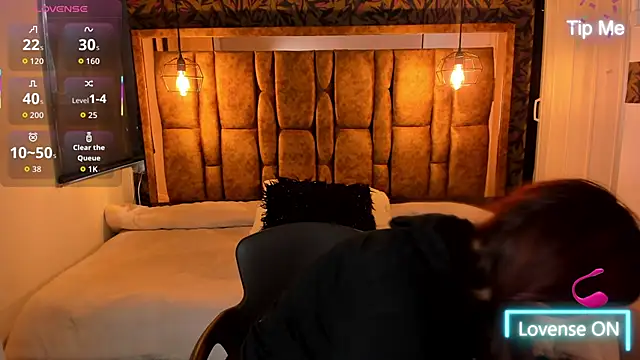 Snapshot of Isa_Thompson__ chatting on October 2025 12:02:02 PM Isa Thompson online show from October 2025 12:02:02 PM