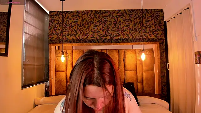 Snapshot of Isa_Thompson__ chatting on October 2025 12:09:02 PM Isa Thompson online show from October 2025 12:09:02 PM