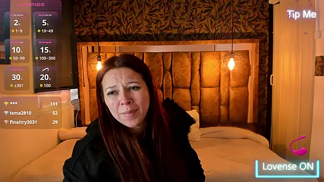 Snapshot of Isa_Thompson__ chatting on October 2025 11:47:01 AM Isa Thompson online show from October 2025 11:47:01 AM