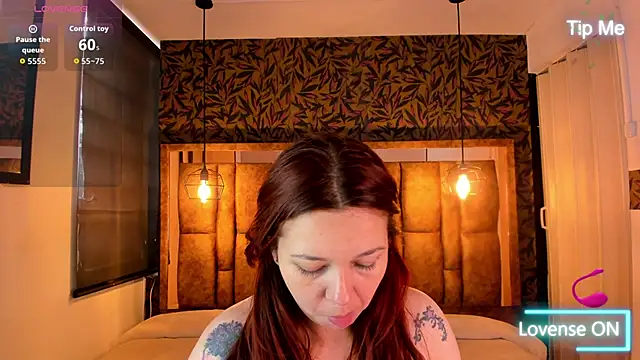 Snapshot of Isa_Thompson__ chatting on October 2025 11:55:01 AM Isa Thompson online show from October 2025 11:55:01 AM