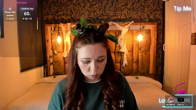 Snapshot of Isa_Thompson__ chatting on October 2025 03:40:01 AM Isa Thompson online show from October 2025 03:40:01 AM