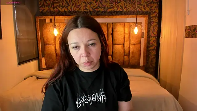 Snapshot of Isa_Thompson__ chatting on November 2025 11:54:02 AM Isa Thompson online show from November 2025 11:54:02 AM