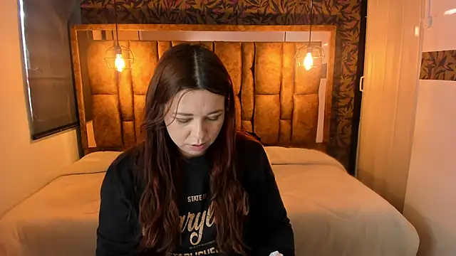 Snapshot of Isa_Thompson__ chatting on November 2025 11:57:02 AM Isa Thompson online show from November 2025 11:57:02 AM