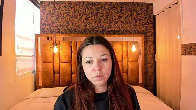 Snapshot of Isa_Thompson__ chatting on December 2025 11:59:01 AM Isa Thompson online show from December 2025 11:59:01 AM