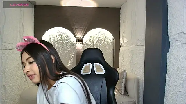 Snapshot of martina1_r chatting on September 2025 01:12:01 PM martina1 r online show from September 2025 01:12:01 PM